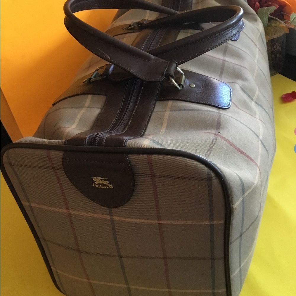 Burberry Boston travel Bag in EUC - Picture 4 of 5